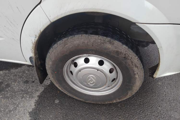 Used SAIC MAXUS Xintu V80 2023 2.0T Manual Classic Aoyuntong Long Wheelbase Mid-Height 6/7/8/9-Seater
