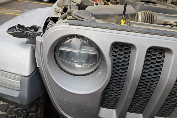 Used Jeep Wrangler 2019 2.0T Sahara Four-Door Version China VI Emission Standard
