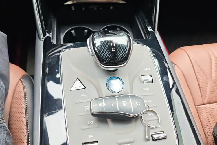 Used BYD Tang New Energy 2023 DM-i Champion Edition 112KM Prestige Model Gear Lever