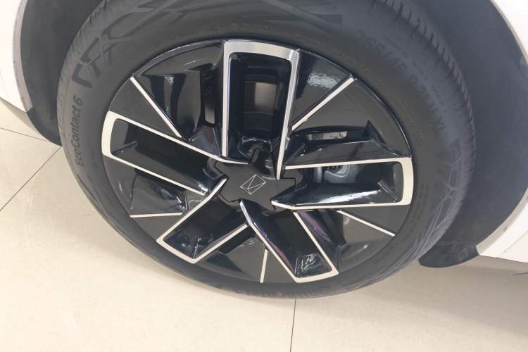 Used Avatr 11 2023 HarmonyOS Version Smart Enjoyment Upgrade Model 90-Degree Rear-Wheel Drive Edition