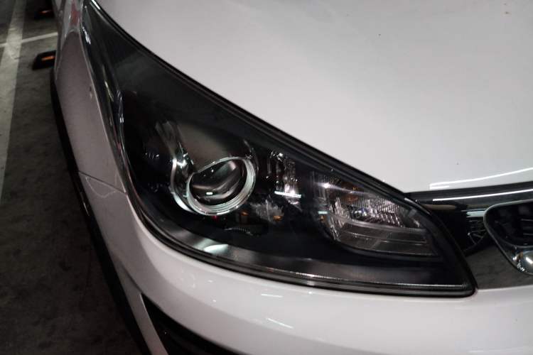 Used Kia KX Cross 2018 1.6L Automatic Dynamic Sunroof Version Right Front Headlight