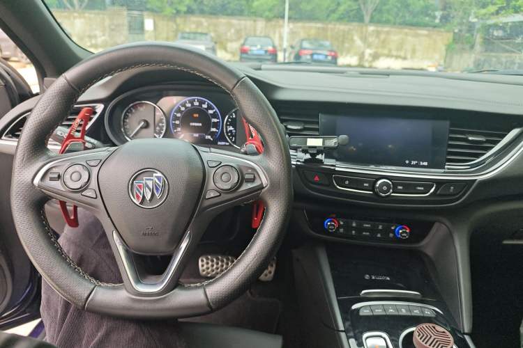 Used Buick Regal 2023 GS Prestige Model Center Console