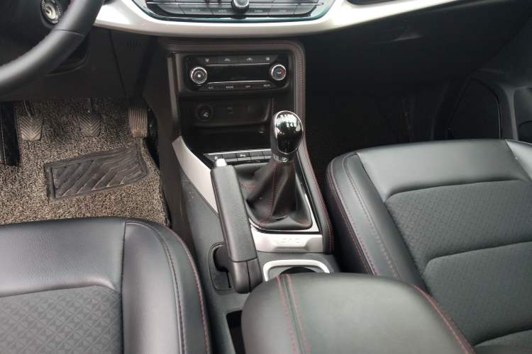 Used JAC Refine R3 2019 1.5T Jingfeng Model 7 Seats
