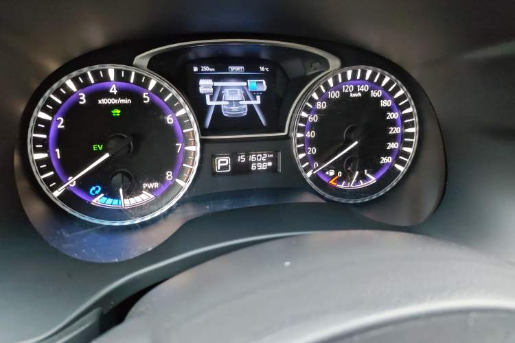 Used Infiniti QX60 2018 2.5 S/C Hybrid Two-Wheel-Drive Excellence Edition China VI Standard
