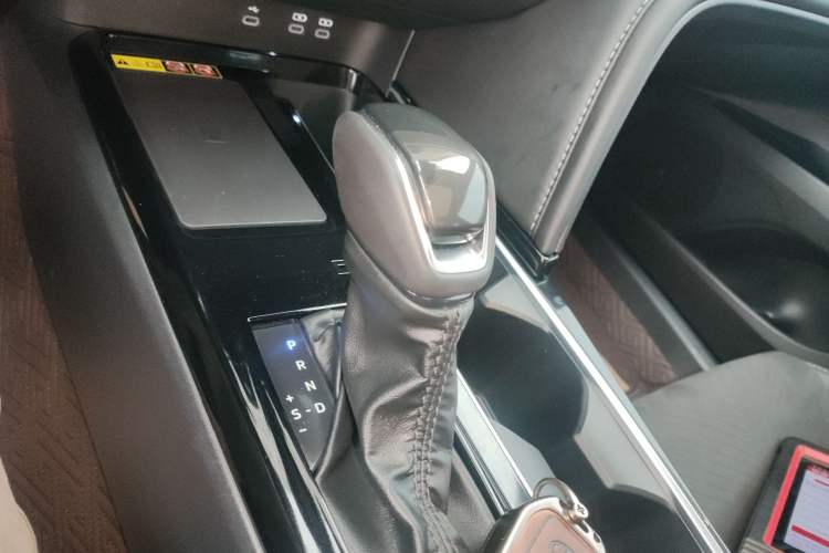 Used Toyota Camry 2024 Dual-Motor 2.0HS Sport Edition Gear Lever