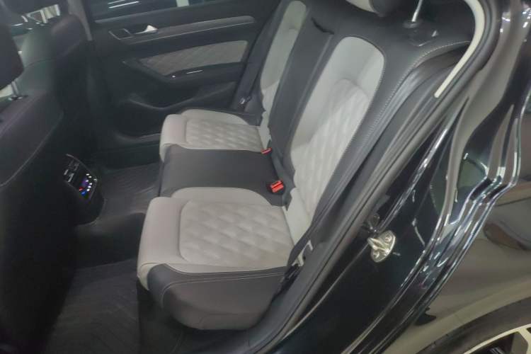 Used Volkswagen Magotan 2023 2 Million Units Limited Edition 330TSI DSG Leading Version
