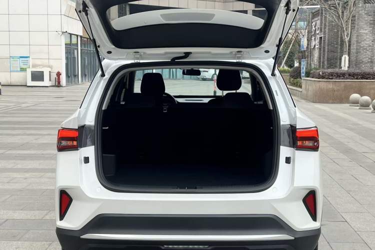 Used Wuling Alvez 2022 1.5L Manual Free-Style Model