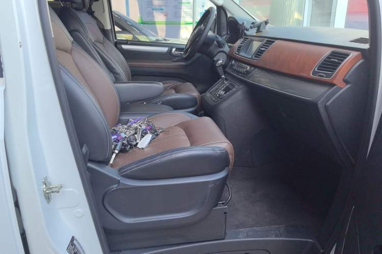 Used SAIC MAXUS G10 2014 2.0T Automatic Executive Edition