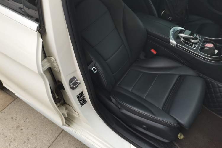 Used Mercedes-Benz C-Class 2018 C 180 L Fashion Edition Sport Version Right Front Seat