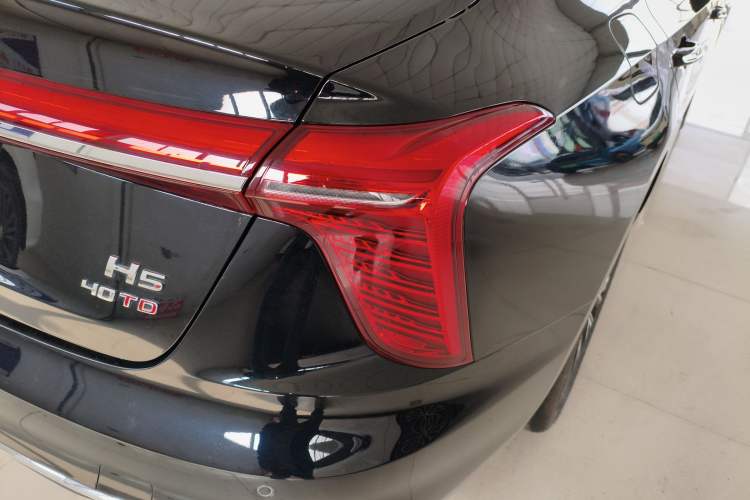 Used Hongqi H5 2025 2.0T Automatic Flag Edition – 500 000 Units Commemorative Version