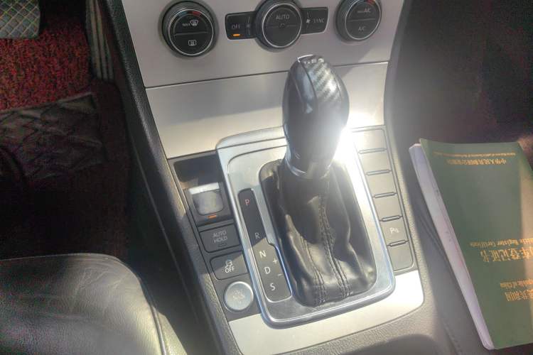 Used Volkswagen Magotan 2015 Revised Version 2.0 TSI Luxury Edition Gear Lever