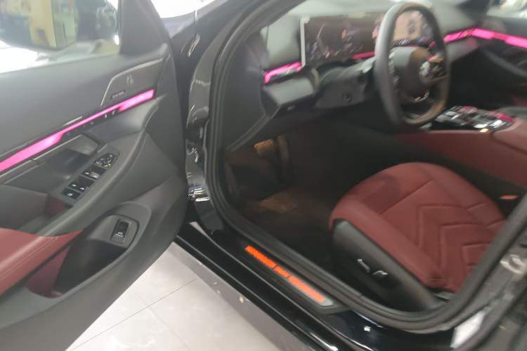 Used BMW 5 Series 2024 530Li Leading Luxury Package Driver Seat