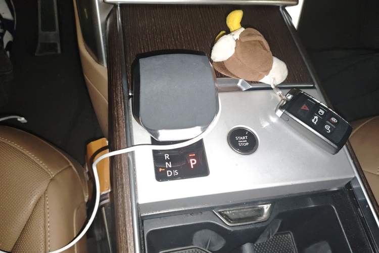 Used Land Rover Range 2024 3.0 L6 360 PS Grand Edition Gear Lever