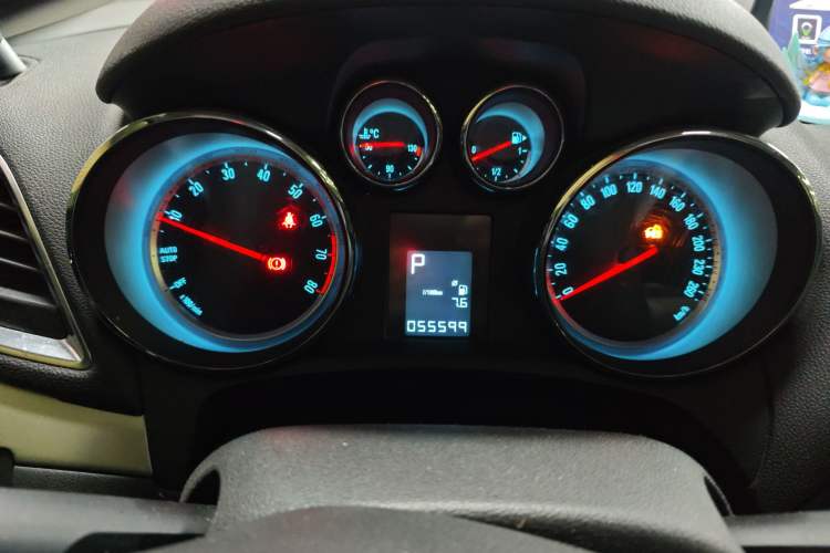 Used Buick Encore 2015 1.4T Automatic Two-Wheel Drive Urban Elite Version Instrument Cluster