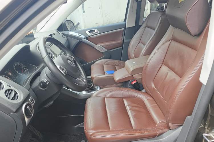 Used Volkswagen Tiguan 2016 300TSI Automatic All-Wheel Drive Luxury Edition Left Front Seat