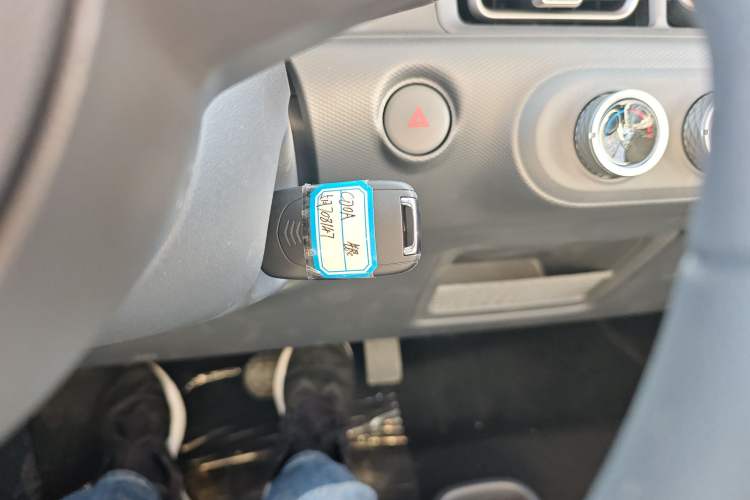 Used Wuling Zhiguang New Energy 2025 Standard Model Vehicle Key