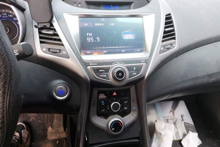 Used Hyundai Elantra (5th Generation / Langdong) 2016 1.6L Manual Luxury Model Audio And AC Panel