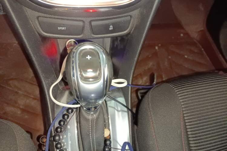 Used Buick Encore 2015 1.4T Automatic Two-Wheel Drive Urban Elite Version
