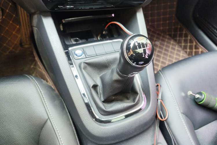 Used Volkswagen Sagitar 2018 1.6L Manual Comfort Model Gear Lever