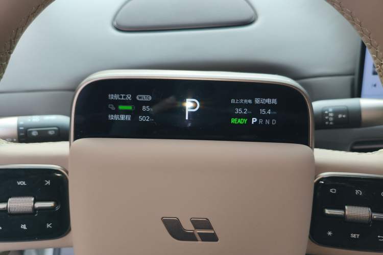 Used Li Auto i6 2025 Model Two-Wheel-Drive Standard Type
