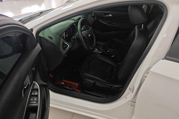 Used Chevrolet Cruze 2016 1.5L Automatic Luxury Edition Driver Seat