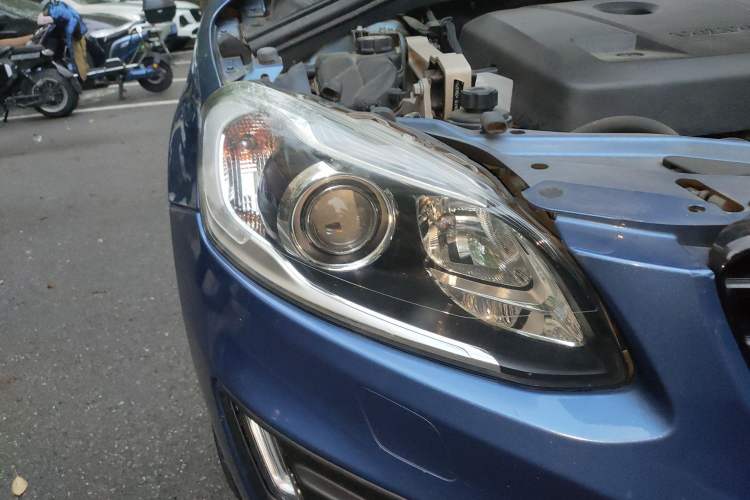 Used Volvo XC60 2017 T5 AWD Personalized Sport Upgrade Edition Right Front Headlight