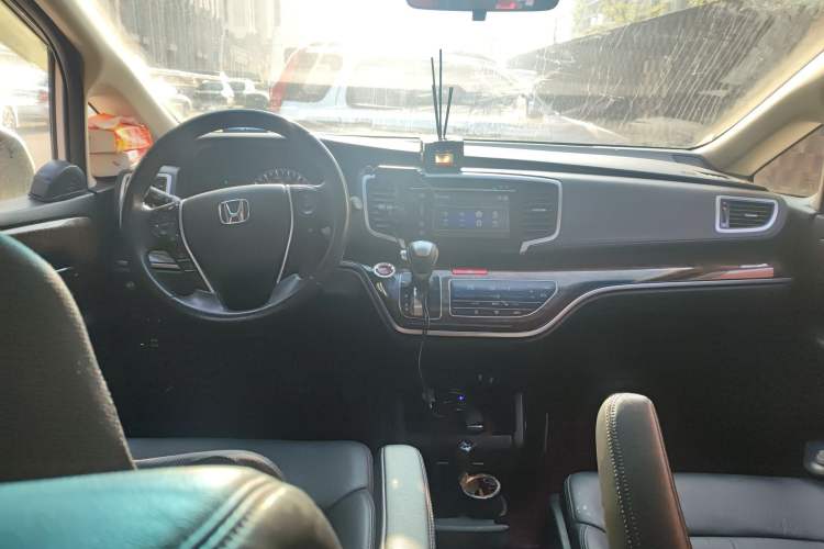 Used Honda Odyssey 2015 Updated Version 2.4L Smart Edition Center Console