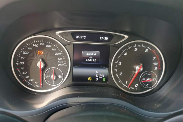 Used Mercedes-Benz B-Class 2015 B 200 Sport Edition Odometer Close Up