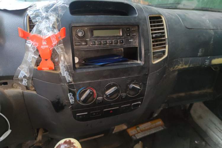 Used Foton Scenic 2014 2.0L Express Classic Short-Wheelbase High-Roof 491EQ4A
