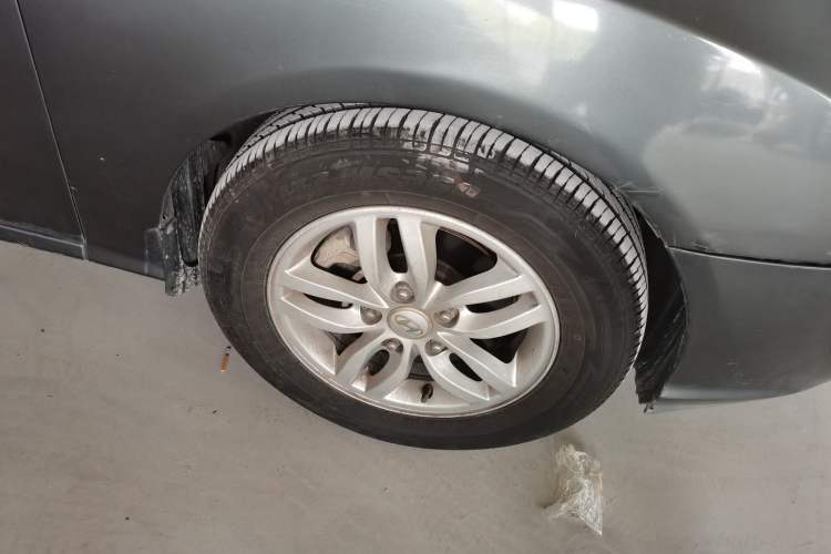 Used Hyundai Celesta 2011 1.6L Automatic Luxury Version Right Front Wheel Hub