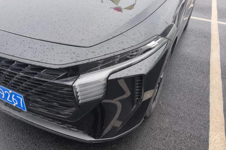 Used Venucia V 2022 260T Black Horse Edition · Idol