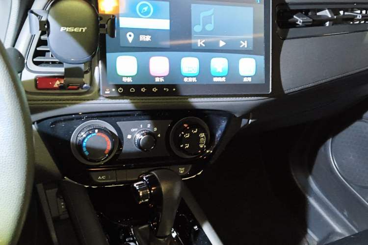 Used Honda Vezel 2015 1.5L CVT two-wheel drive Comfort trim
