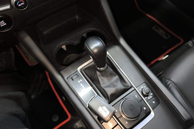 Used Mazda 3 Axela 2020 1.5L Automatic Luxury Version Gear Lever