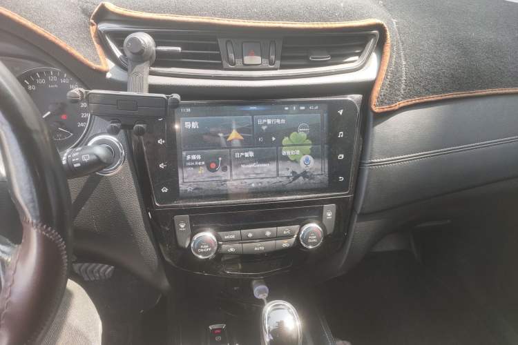 Used Nissan X-Trail 2019 2.0L CVT Smart Connect Comfort Edition 2WD Audio And AC Panel