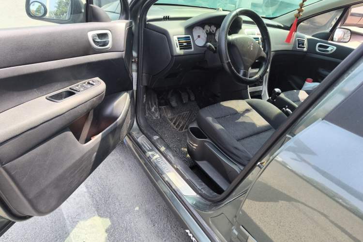 Used Peugeot 307 2010 Hatchback 1.6L Manual Comfort Edition Driver Seat