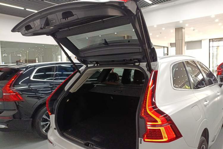 Used Volvo XC60 New Energy 2019 T8 E-Drive Hybrid Prestige Luxury Version China V Standard
