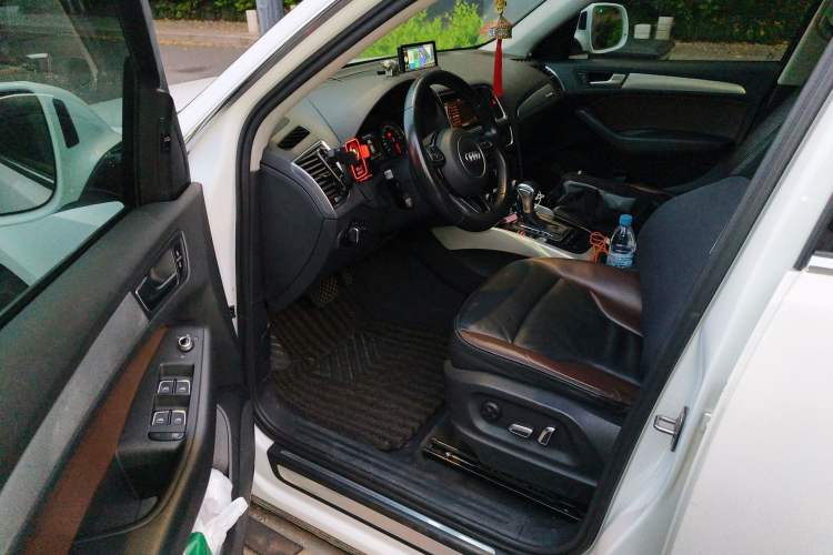 Used Audi Q5 2017 40 TFSI Technology Edition Driver Seat