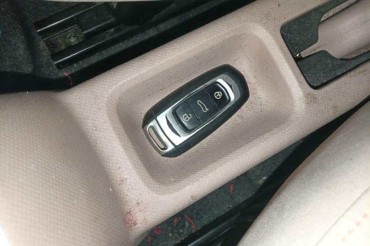 Used Geely Galaxy Panda 2023 Panda Mini 200km Endurance Bear Vehicle Key