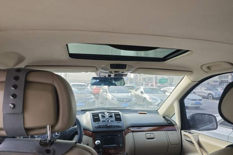 Used Mercedes-Benz Viano 2013 3.0L Hospitality Edition Headliner