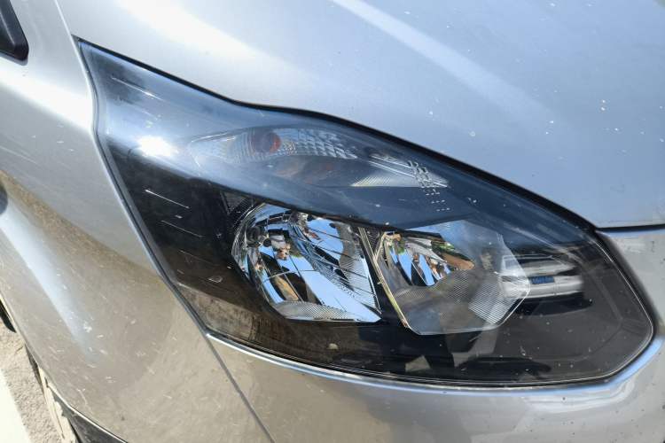 Used Ford Transit 2017 2.0T Diesel Multi-Function Commercial Vehicle Mid-Drive Mid-Roof China V Standard
