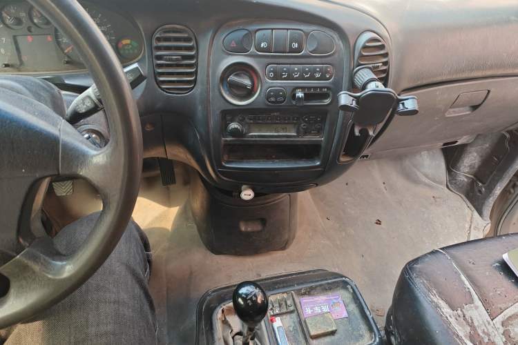 Used JAC Group Refine 2011 2.0L Shuttle Gasoline Standard Edition HFC4GA3
