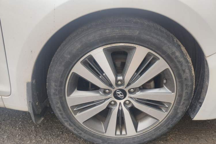 Used Hyundai Mistra 2016 1.8L Automatic Smart GLS Right Front Wheel Hub