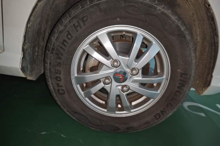 Used Wuling Hongguang 2019 1.5L S Basic Version China VI Standard LAR Right Front Wheel Hub