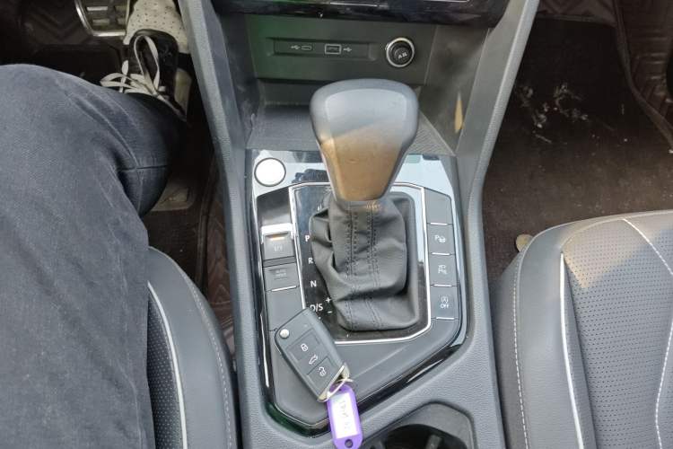 Used Volkswagen Tiguan L 2023 Restyled 330TSI Automatic Two-Wheel Drive R-Line Enhanced Comfort Version
