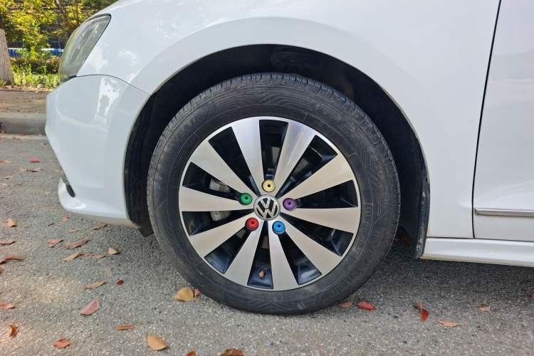 Used Volkswagen Sagitar 2018 1.6L Automatic Comfort Model Left Front Wheel Hub