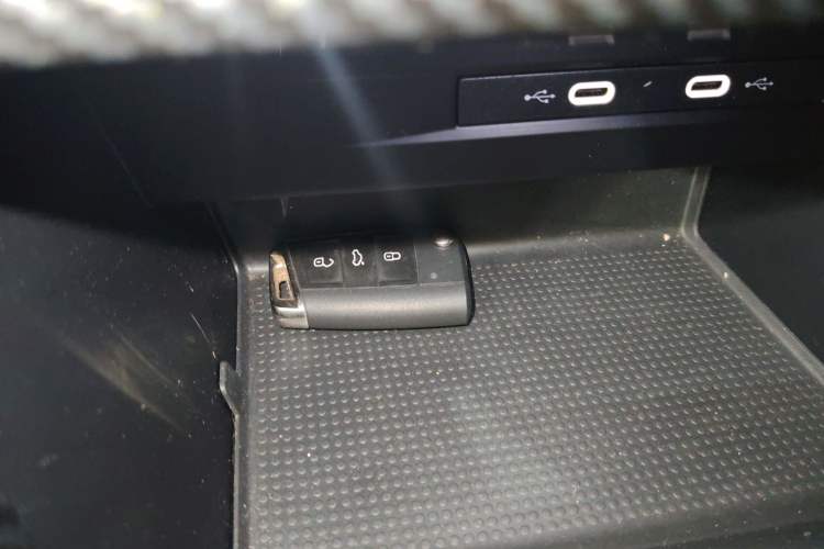 Used Volkswagen Tayron X 2020 330TSI Two-Wheel Drive Luxury Smart Connectivity Version Vehicle Key