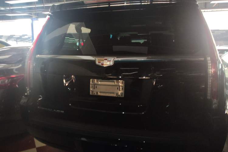 Used Cadillac Escalade 2017 6.2L ESV Platinum Edition Extended Model
