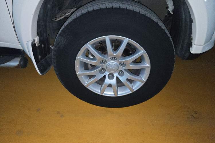 Used Mitsubishi Pajero Sport 2013 3.0L Automatic 4x4 Flagship Edition Right Front Wheel Hub
