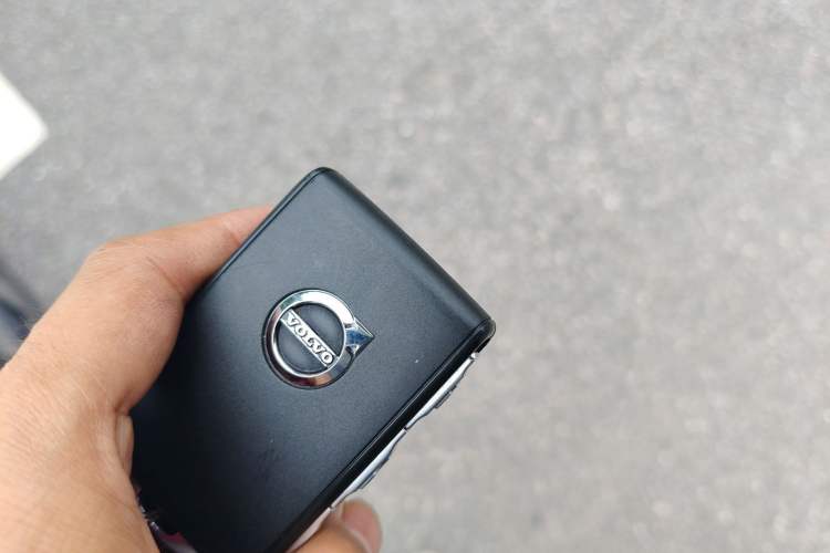 Used Volvo XC60 New Energy 2025 Plug-in Hybrid Long-Range All-Wheel Drive Smart Luxury Edition Vehicle Key