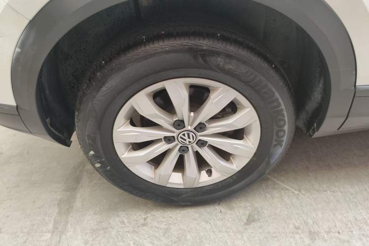 Used Volkswagen T-ROC 2019 230TSI DSG Two-Wheel Drive Fashion Edition China VI Standard Exterior 2